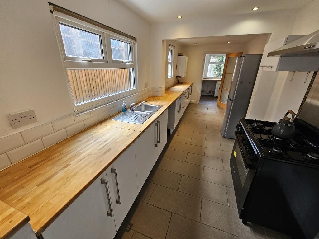 Property photo 3 of 12 Kitchen