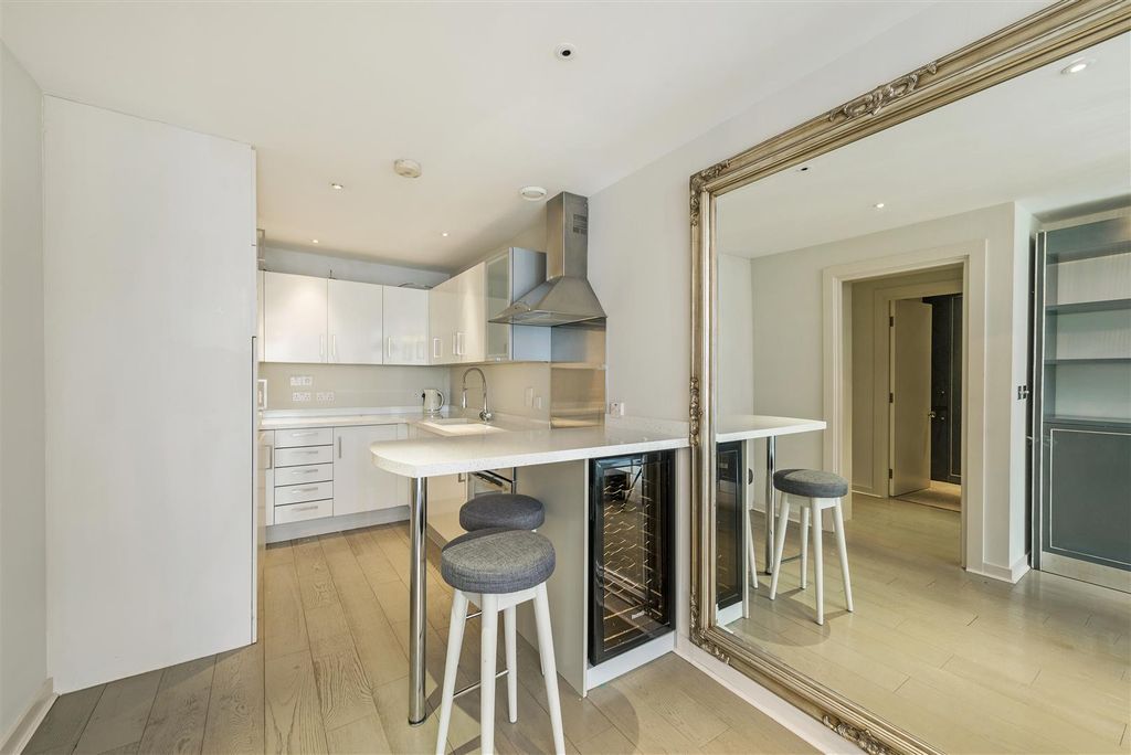 Property photo 2 of 11 Kitchen