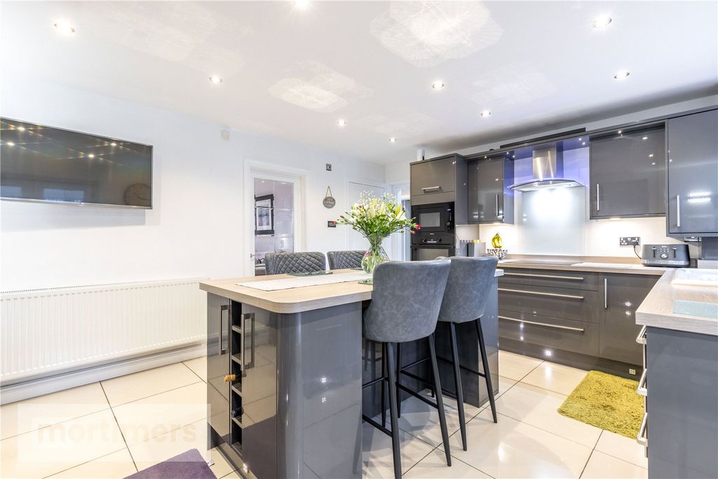 Property photo 2 of 24 Kitchen