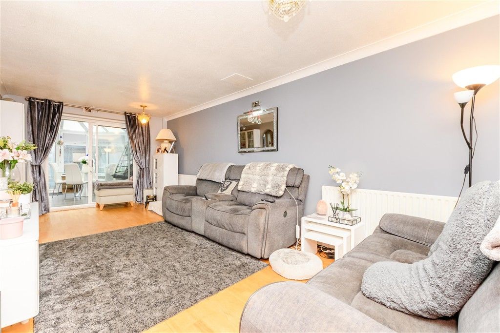 Property photo 3 of 12 Lounge