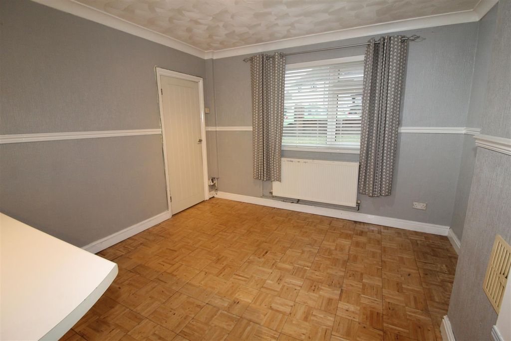 Property photo 3 of 29 Dining Area