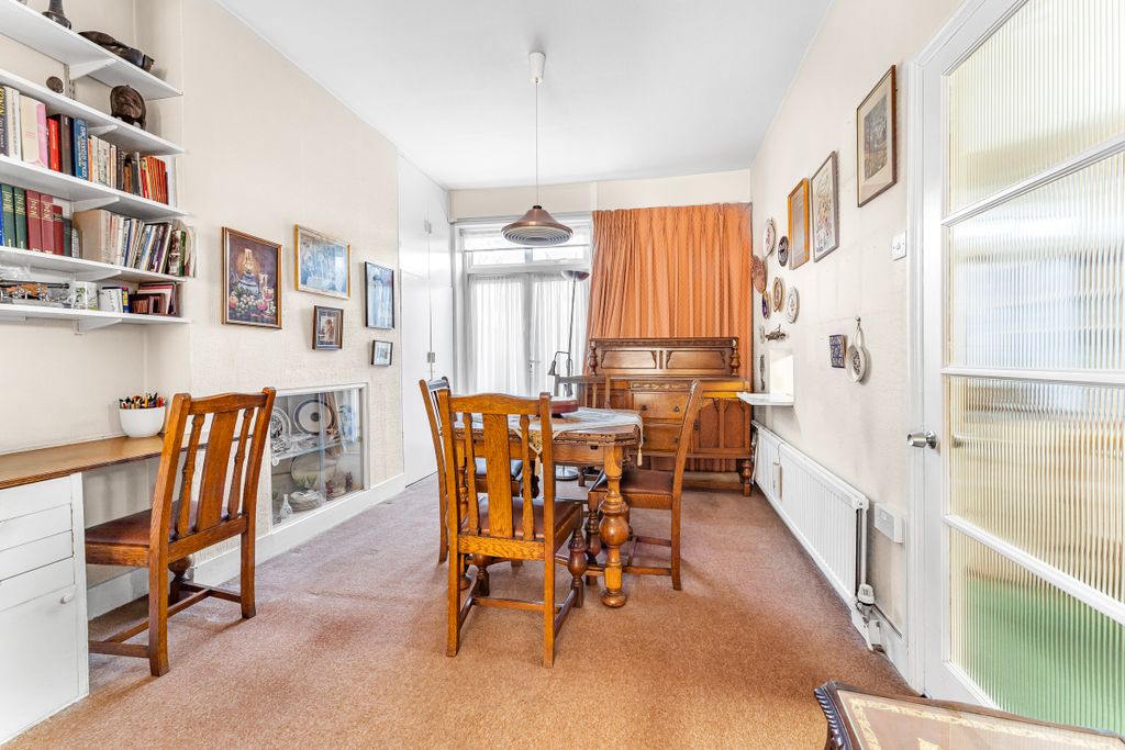 Property photo 3 of 11 Netherbury Road (3)