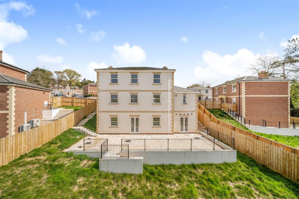 Property photo 3 of 21