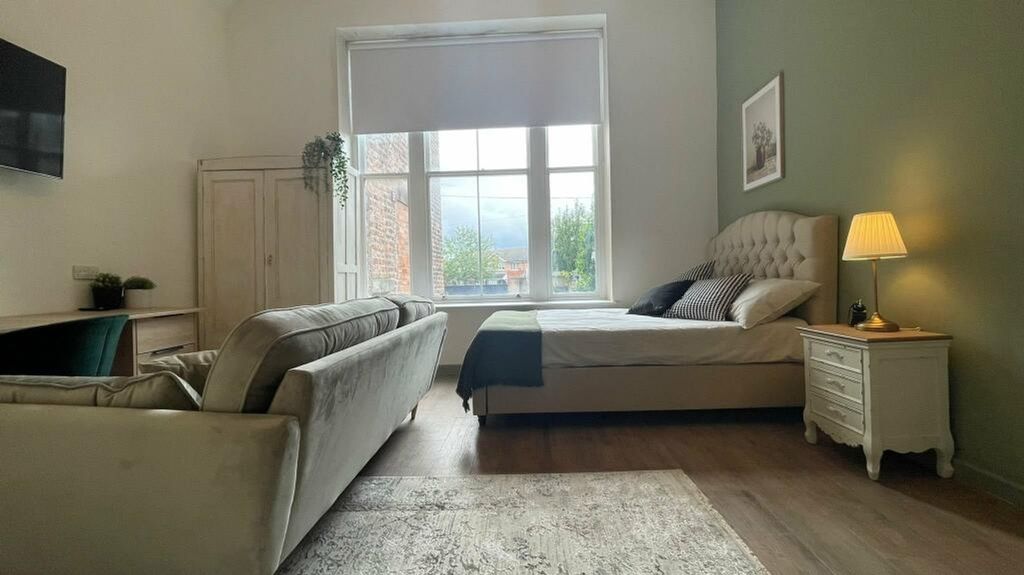 Property photo 2 of 7 A Spacious And Inviting Large Double Bedroom With ...