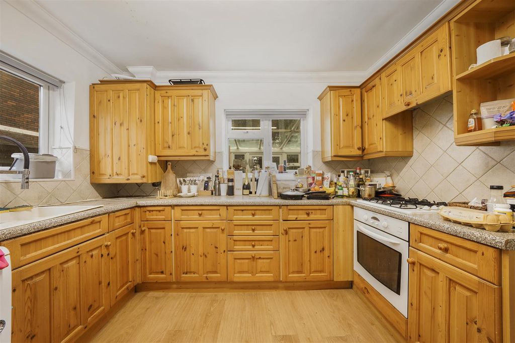 Property photo 3 of 15 Carlton Villas