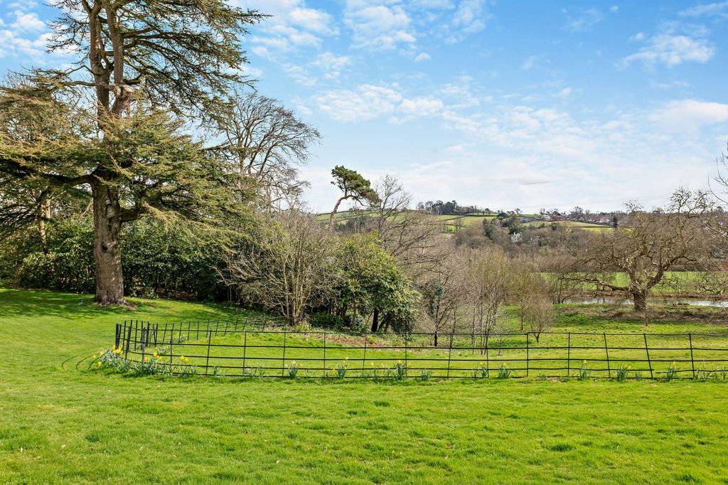 Property photo 3 of 14 Grounds