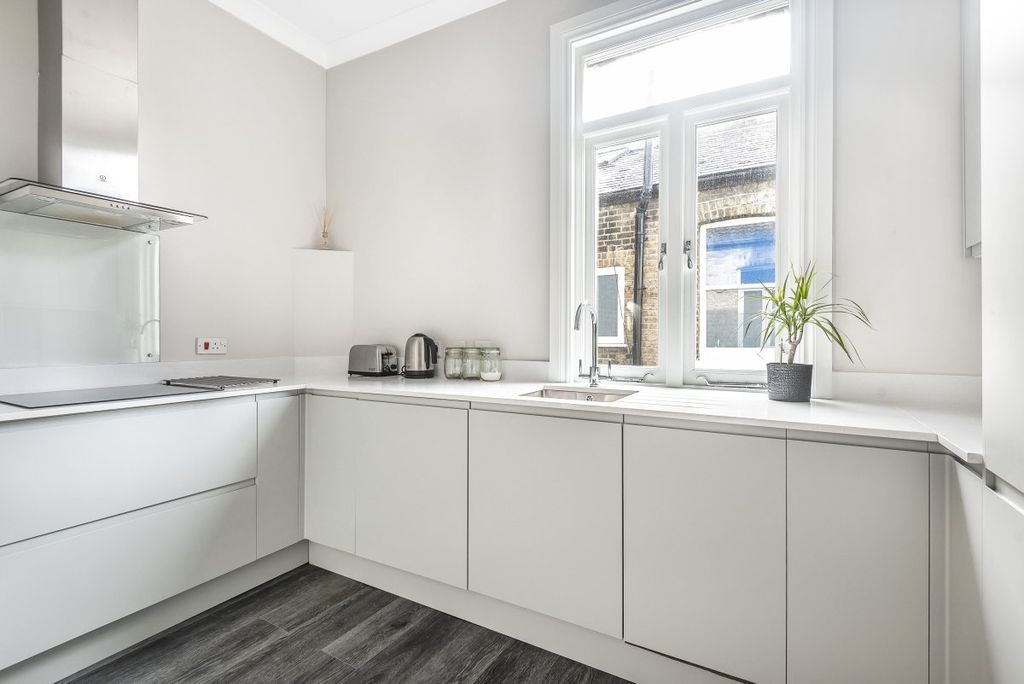 Property photo 3 of 8 3