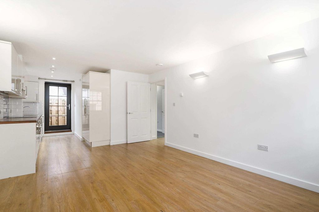 Property photo 1 of 9 Image
