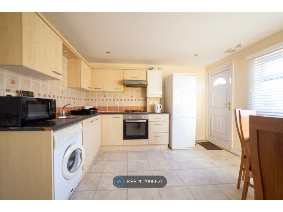 Property photo 2 of 5 Kitchen/Dining Room