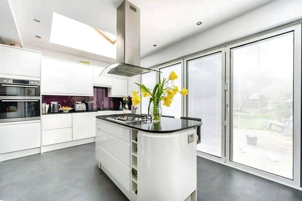 Property photo 3 of 14 Picture No. 14