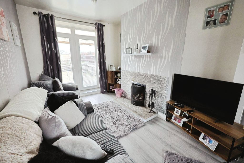 Property photo 2 of 13 Pbox-Img.Jpg