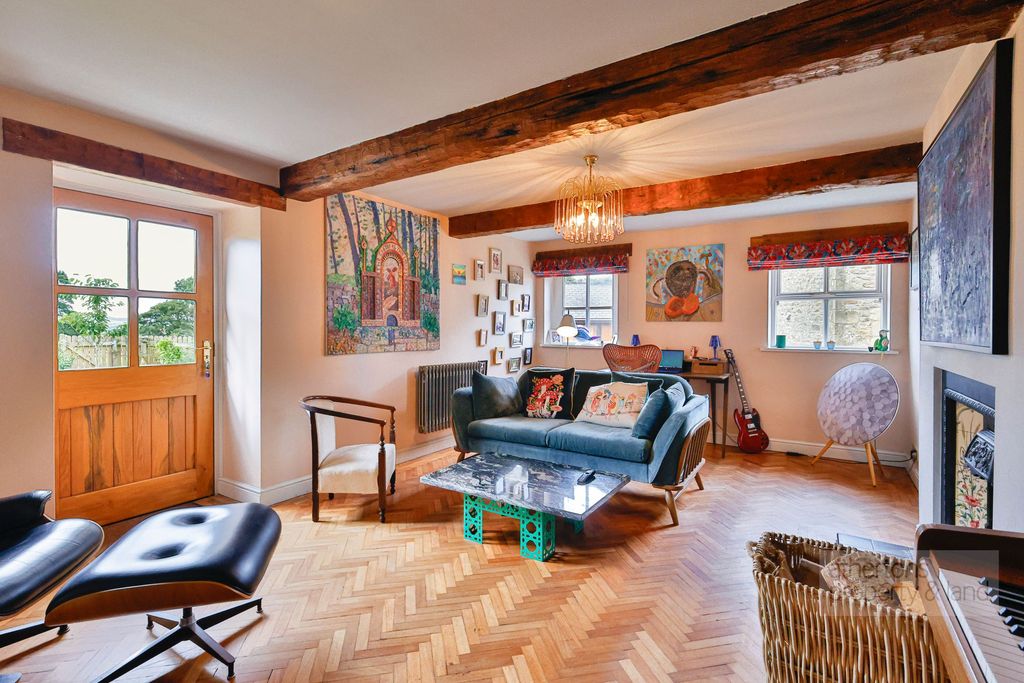 Property photo 3 of 28