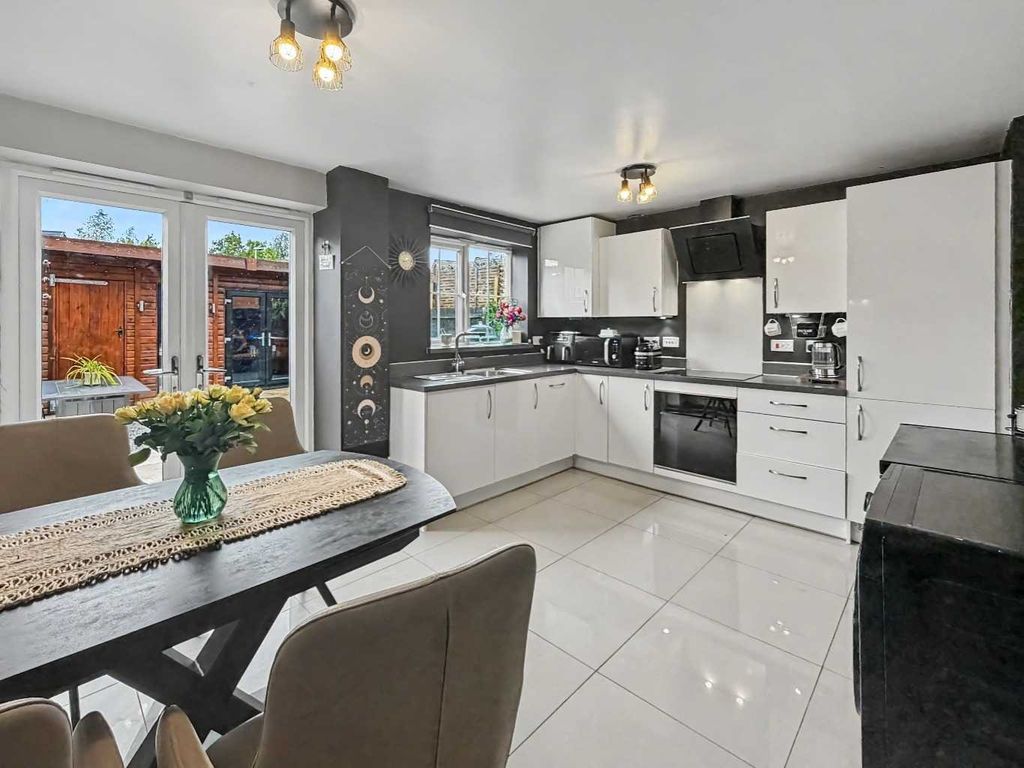 Property photo 3 of 46 5435918