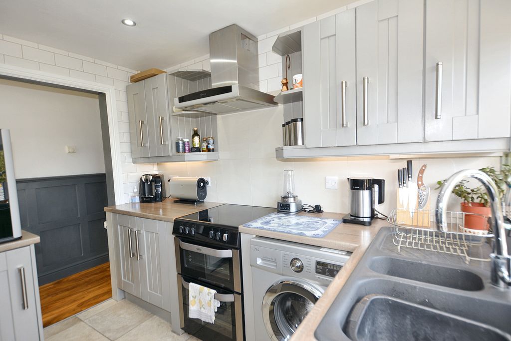 Property photo 2 of 16 Kitchen