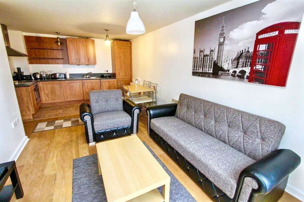 Property photo 2 of 9