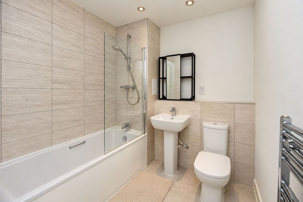 Property photo 3 of 12 Bathroom