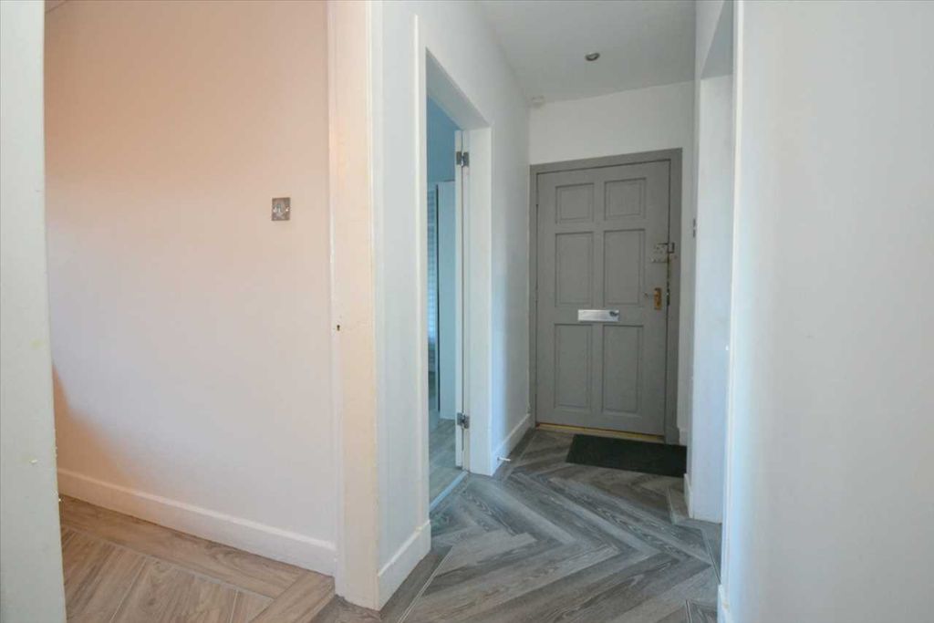 Property photo 2 of 14 Hallway