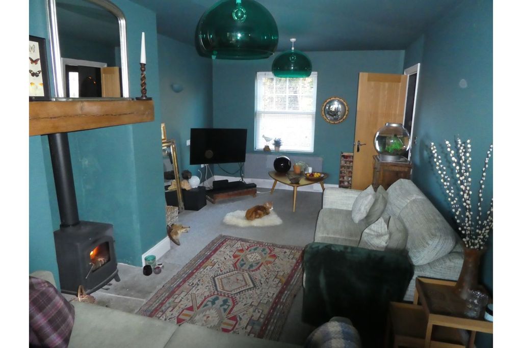 Property photo 3 of 17 Lounge