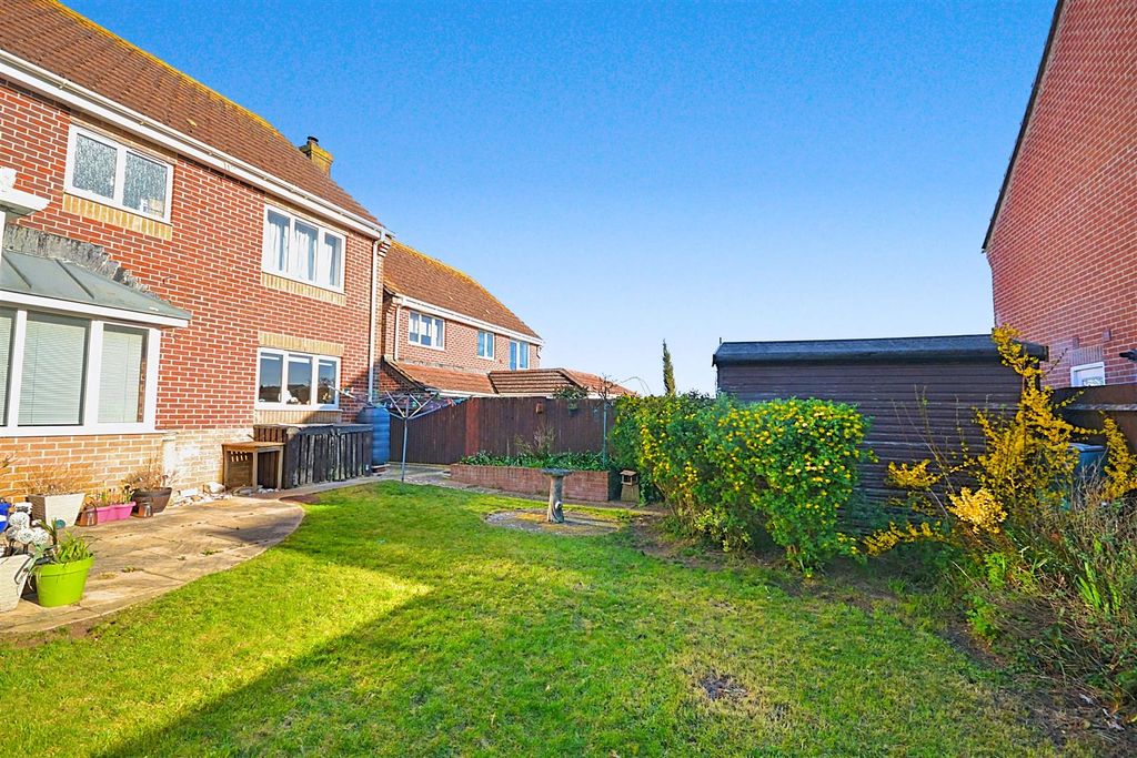 Property photo 3 of 17 Back.Png