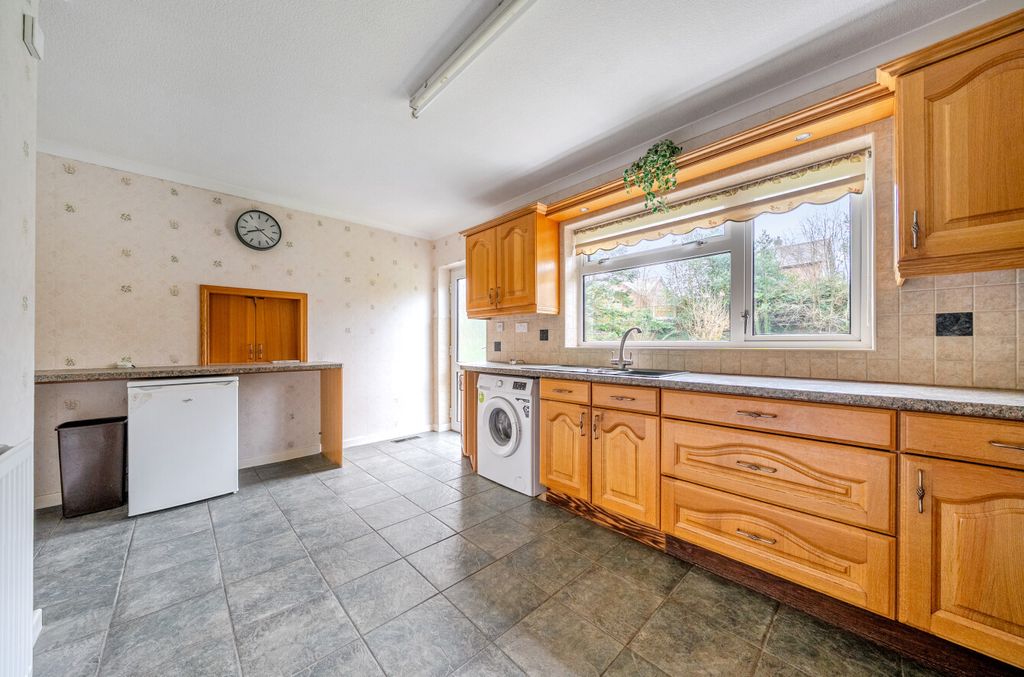 Property photo 2 of 24 1433867-7-69cc220...