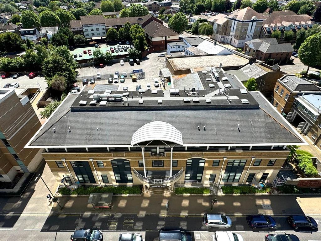 Property photo 1 of 10 Wraysbury House.Jpg