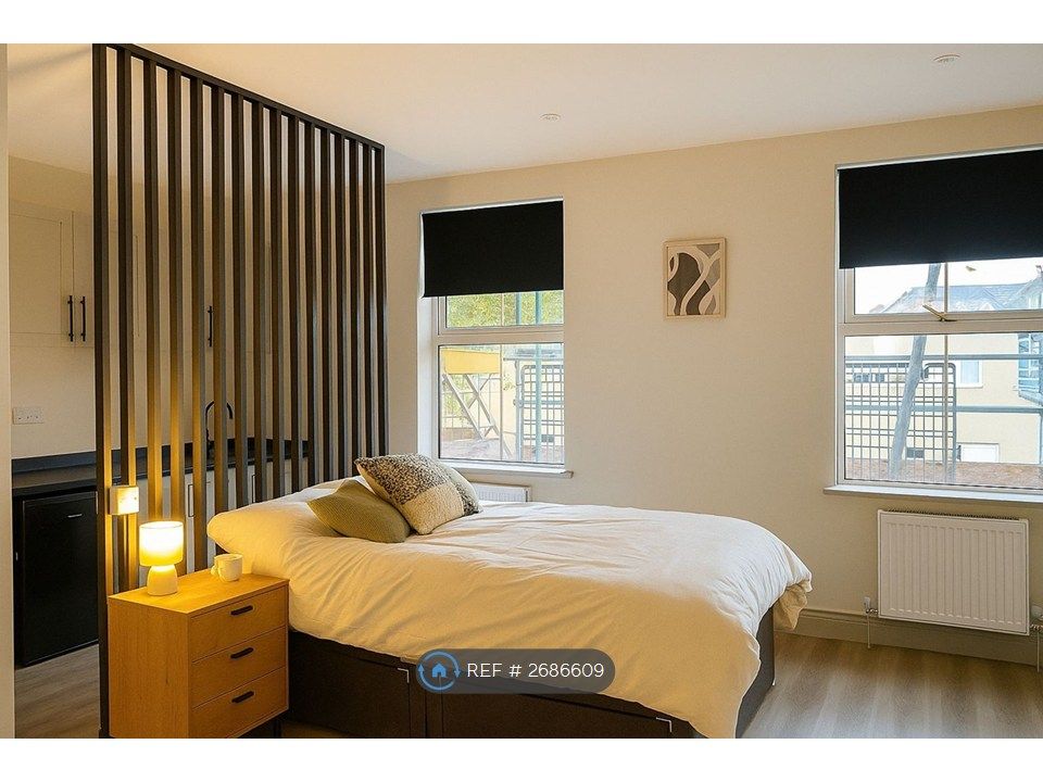 Property photo 1 of 15 Bright And Spacious Studio Room