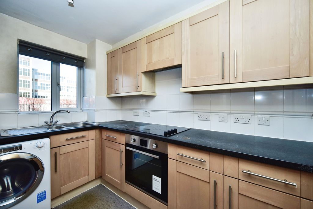 Property photo 2 of 7 Kitchen