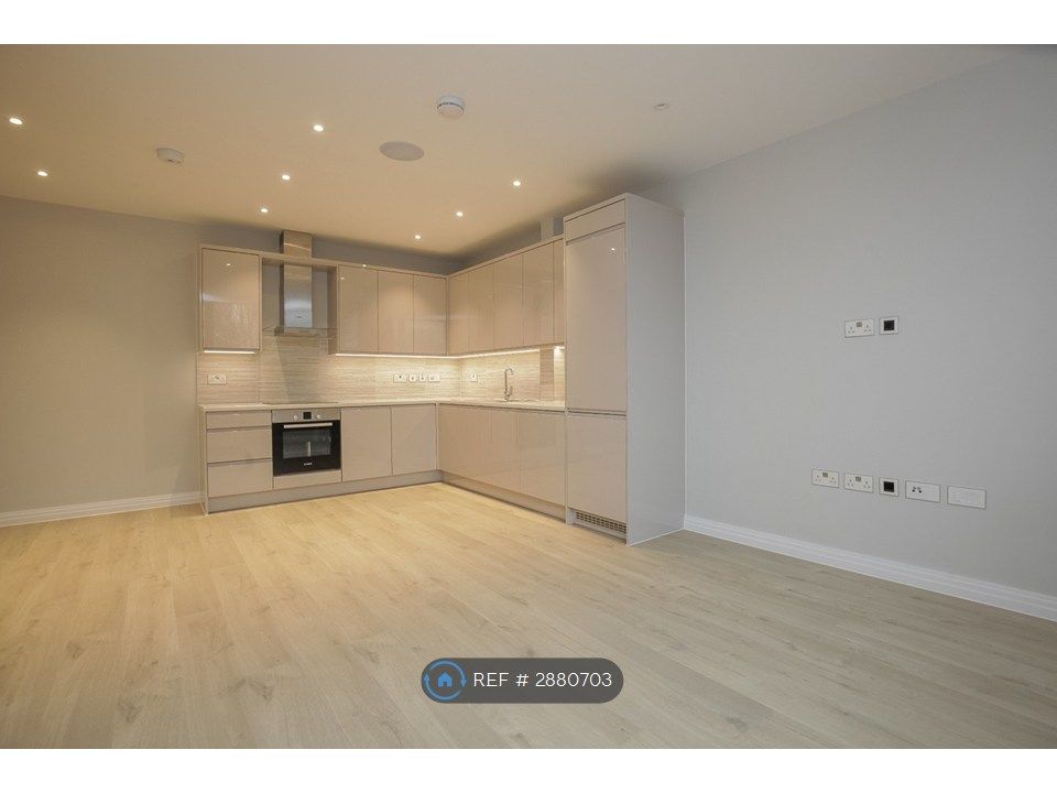 Property photo 3 of 8 Living/Kitchen/Diner2