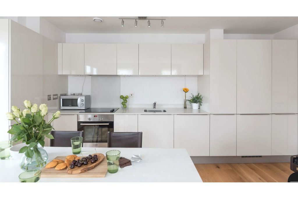 Property photo 2 of 6 Kitchen