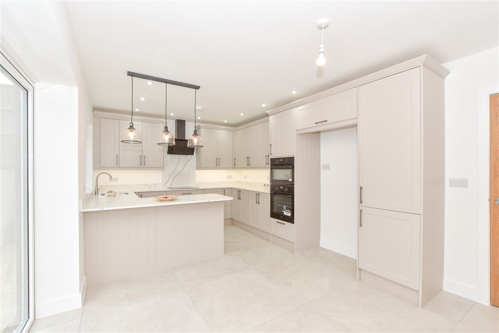 Property photo 3 of 13 Kitchen