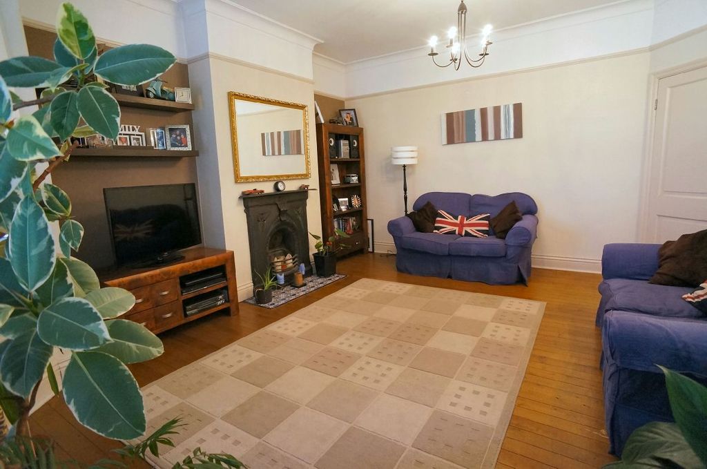 Property photo 3 of 21 2nd Photo Of Lounge