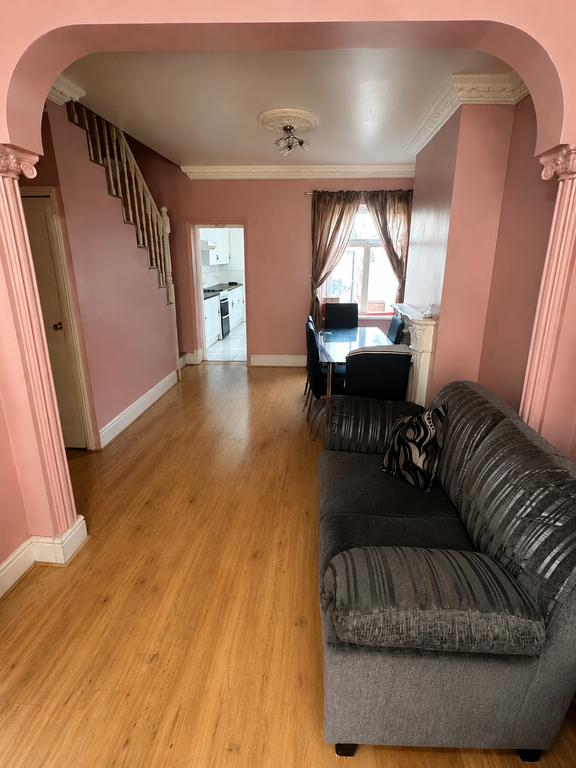 Property photo 3 of 7