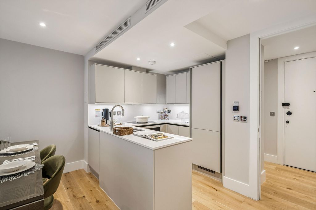 Property photo 2 of 22 Image