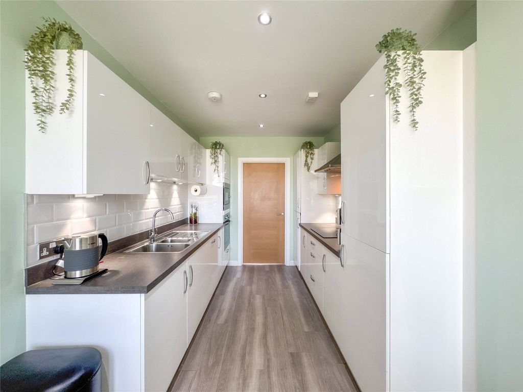 Property photo 3 of 27 Dining Kitchen