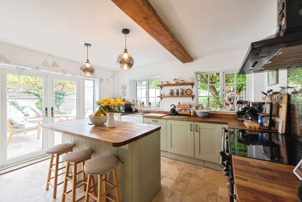 Property photo 3 of 17 Photo