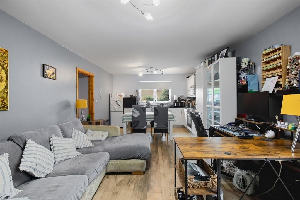 Property photo 3 of 17 31 Drummond Brae 02.Jpg