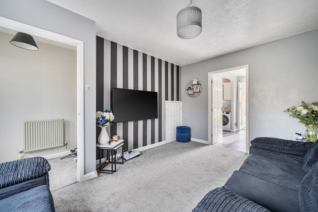 Property photo 2 of 15 4931923