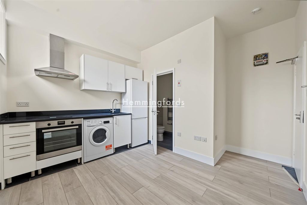Property photo 2 of 14 Flat 3, 426 West Green Road N15 3Pu-With Watermark