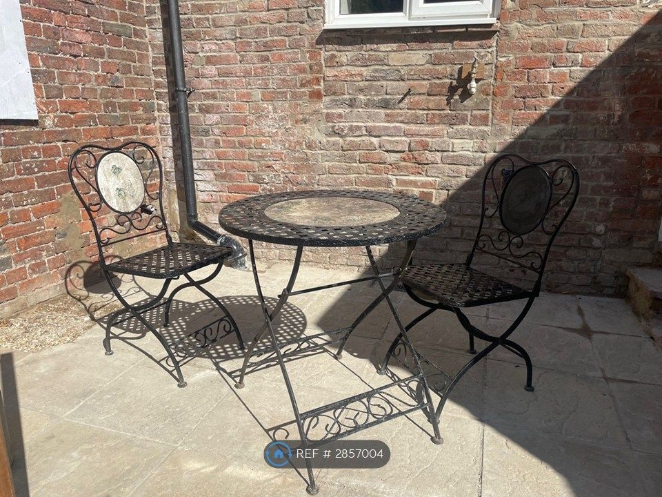 Property photo 2 of 27