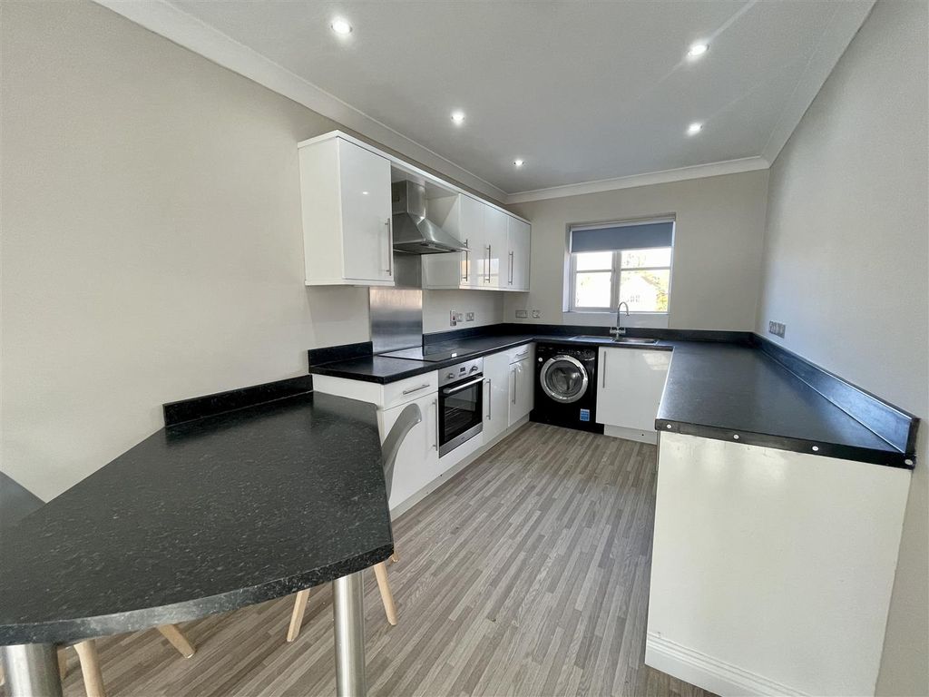 Property photo 3 of 15 Kitchen