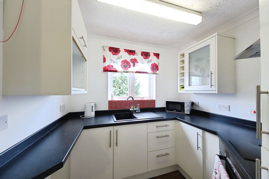 Property photo 3 of 12 Kitchen