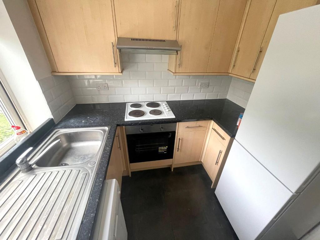 Property photo 3 of 7 Kitchen 1.Jpg