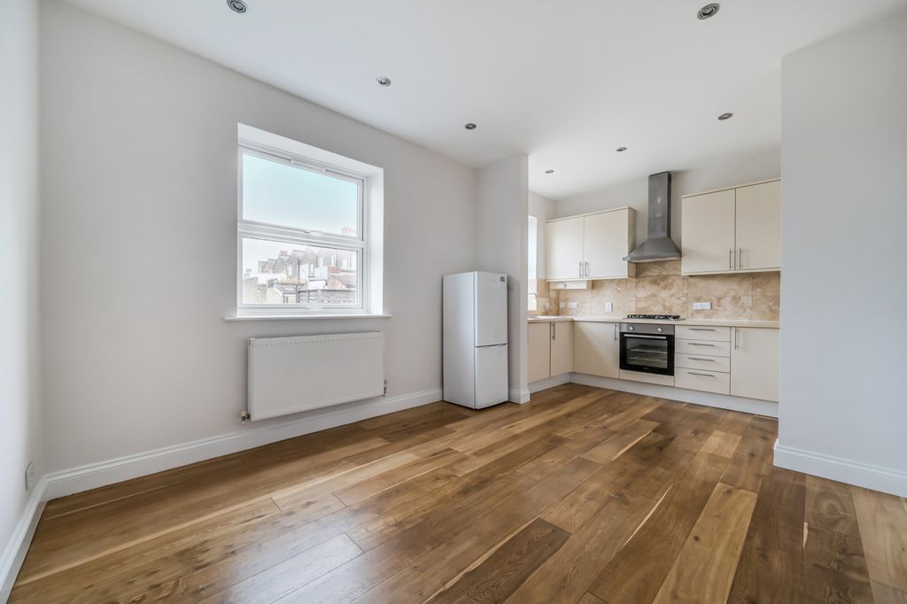 Property photo 1 of 12 1385980-10-69282c...