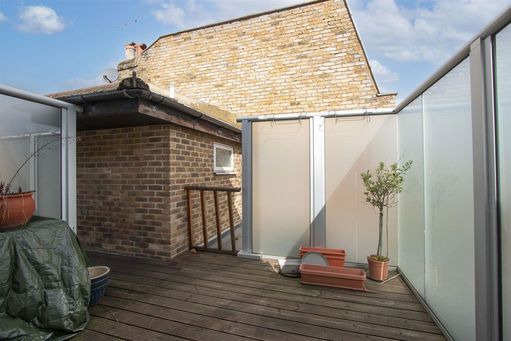 Property photo 2 of 12 137 Kingston Road, Wimbledon External 2.Jpg