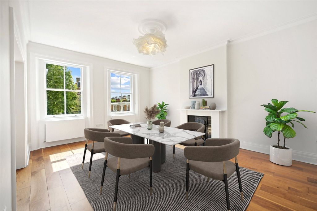 Property photo 2 of 11 Dining Room
