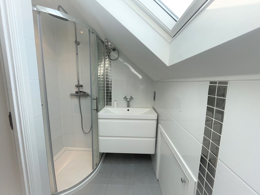 Property photo 3 of 6 Bathroom