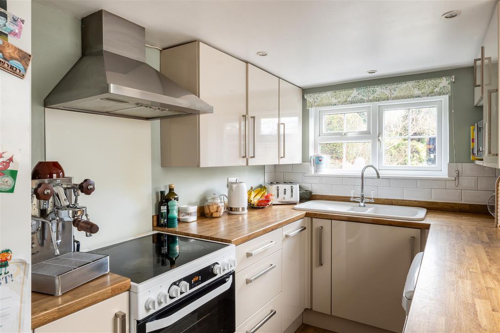 Property photo 3 of 21