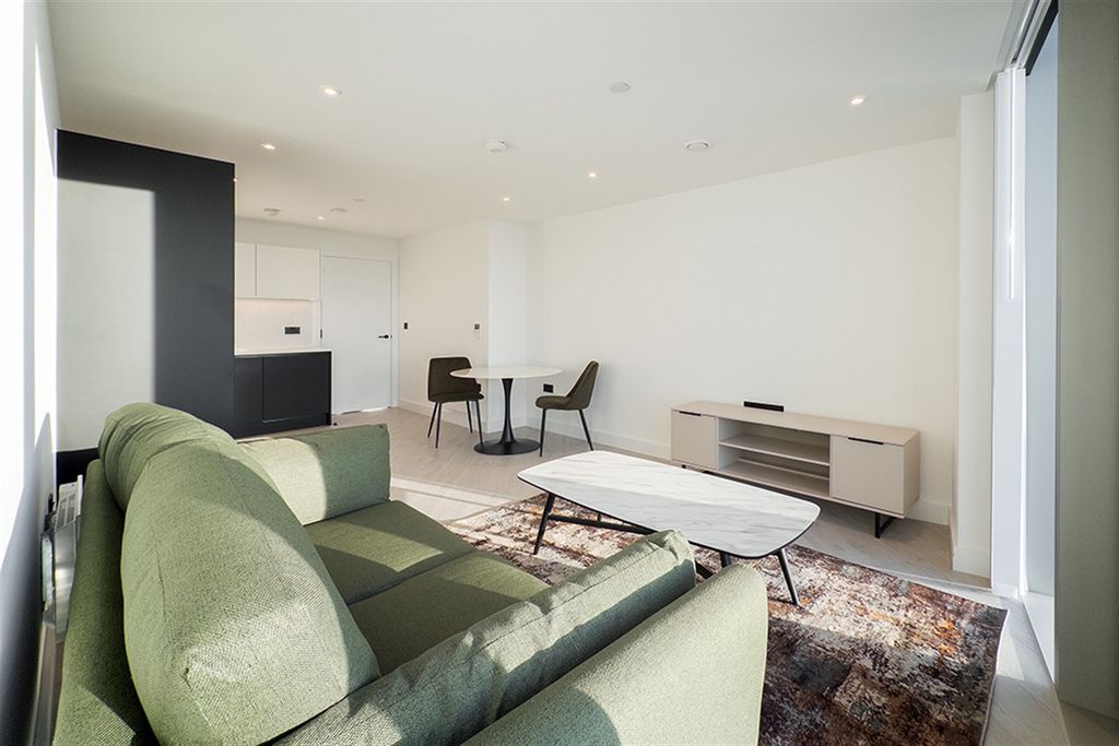 Property photo 2 of 18 (Main)