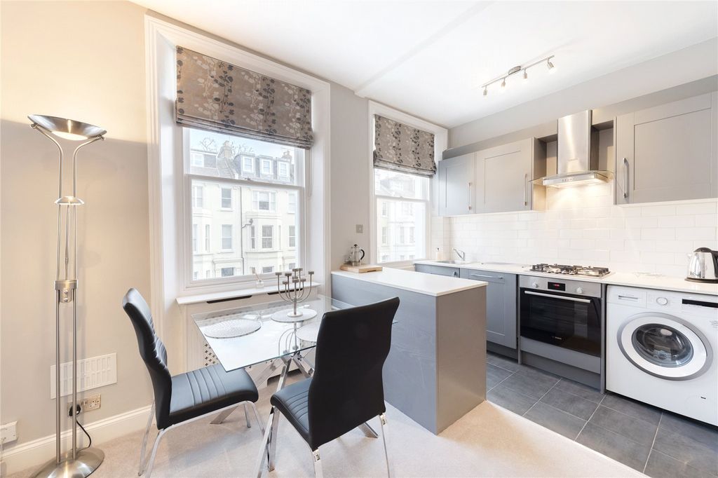 Property photo 1 of 11 Kitchen