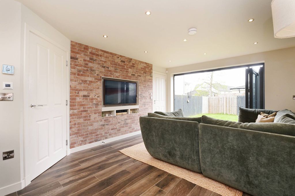Property photo 2 of 32